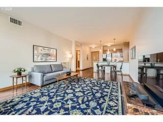 Photo #4: 24633281 Listing