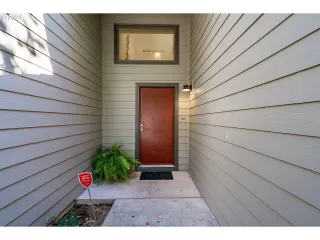 Photo #2: 24633305 Listing