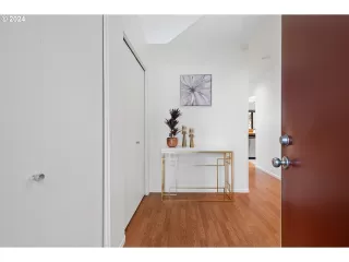 Photo #3: 24633305 Listing