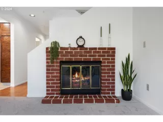 Photo #5: 24633305 Listing