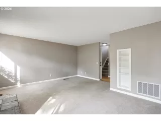 Photo #6: 24633556 Listing