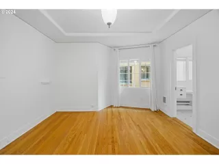 Photo #3: 24633869 Listing