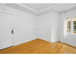 Photo #4: 24633869 Listing