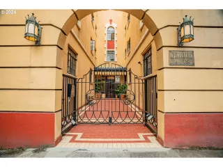 Photo #5: 24633869 Listing