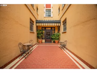 Photo #6: 24633869 Listing