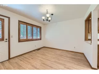 Photo #3: 24633935 Listing