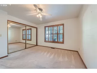 Photo #6: 24633935 Listing