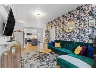 Photo #4: 24634148 Listing