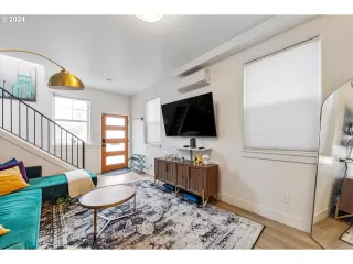 Photo #5: 24634148 Listing