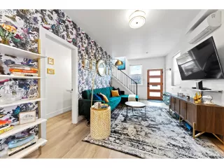 Photo #6: 24634148 Listing