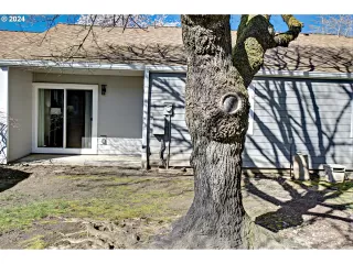 Photo #4: 24634259 Listing