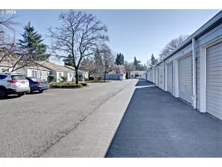 Photo #5: 24634259 Listing