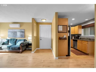 Photo #3: 24635211 Listing