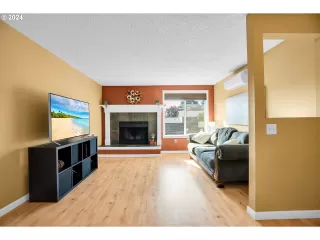 Photo #6: 24635211 Listing