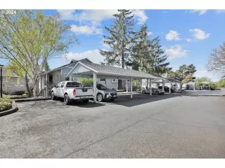 Photo #2: 24635764 Listing