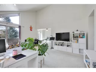 Photo #5: 24635764 Listing