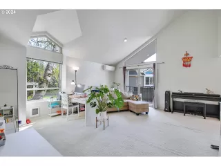 Photo #6: 24635764 Listing