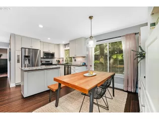 Photo #3: 24636113 Listing