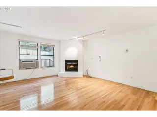 Photo #4: 24637199 Listing 