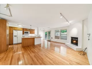 Photo #5: 24637199 Listing 