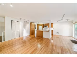 Photo #6: 24637199 Listing 