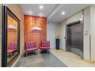 Photo #5: 24637244 Listing