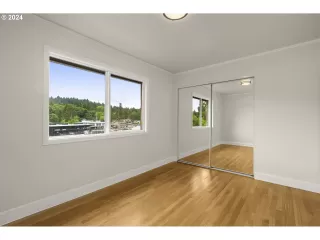 Photo #4: 24637657 Listing