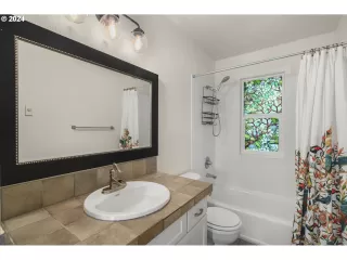 Photo #6: 24637657 Listing