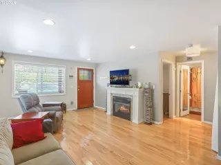 Photo #3: 24637708 Listing 