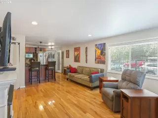 Photo #4: 24637708 Listing 