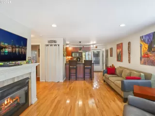 Photo #5: 24637708 Listing 