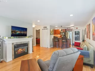 Photo #6: 24637708 Listing 