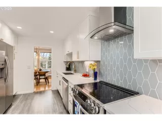 Photo #3: 24638937 Listing