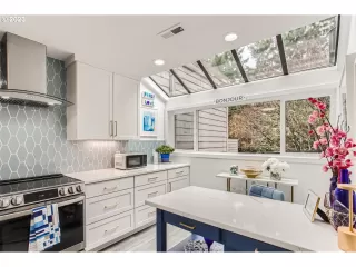 Photo #5: 24638937 Listing