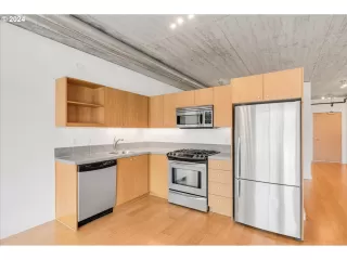 Photo #2: 24639281 Listing