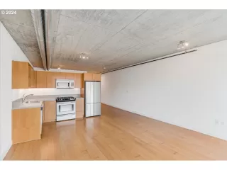 Photo #3: 24639281 Listing