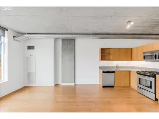 Photo #4: 24639281 Listing