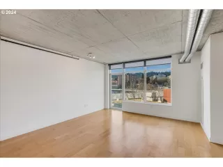 Photo #6: 24639281 Listing