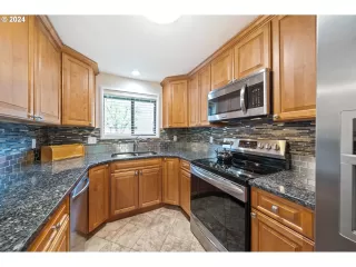 Photo #5: 24639786 Listing 