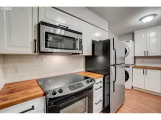 Photo #2: 24639985 Listing 