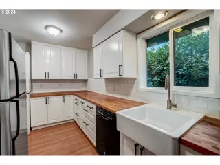 Photo #3: 24639985 Listing 