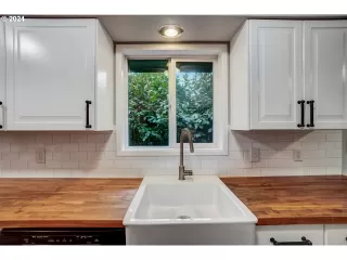 Photo #5: 24639985 Listing 