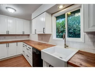 Photo #6: 24639985 Listing 