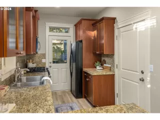 Photo #3: 24640081 Listing 