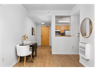 Photo #4: 24640423 Listing