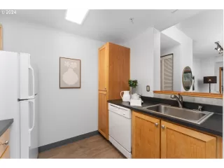 Photo #5: 24640423 Listing