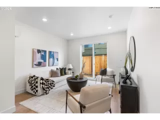 Photo #6: 24641096 Listing