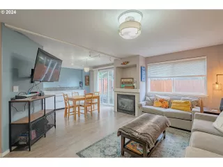 Photo #5: 24641121 Listing