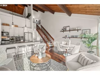 Photo #3: 24641281 Listing