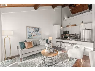 Photo #4: 24641281 Listing